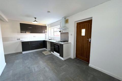 3 bedroom semi-detached house to rent, Castle Way, Kettering NN15