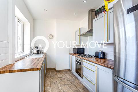 3 bedroom semi-detached house to rent, Green Avenue, Manchester M27