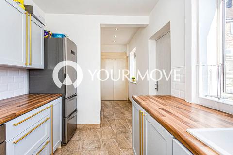3 bedroom semi-detached house to rent, Green Avenue, Manchester M27