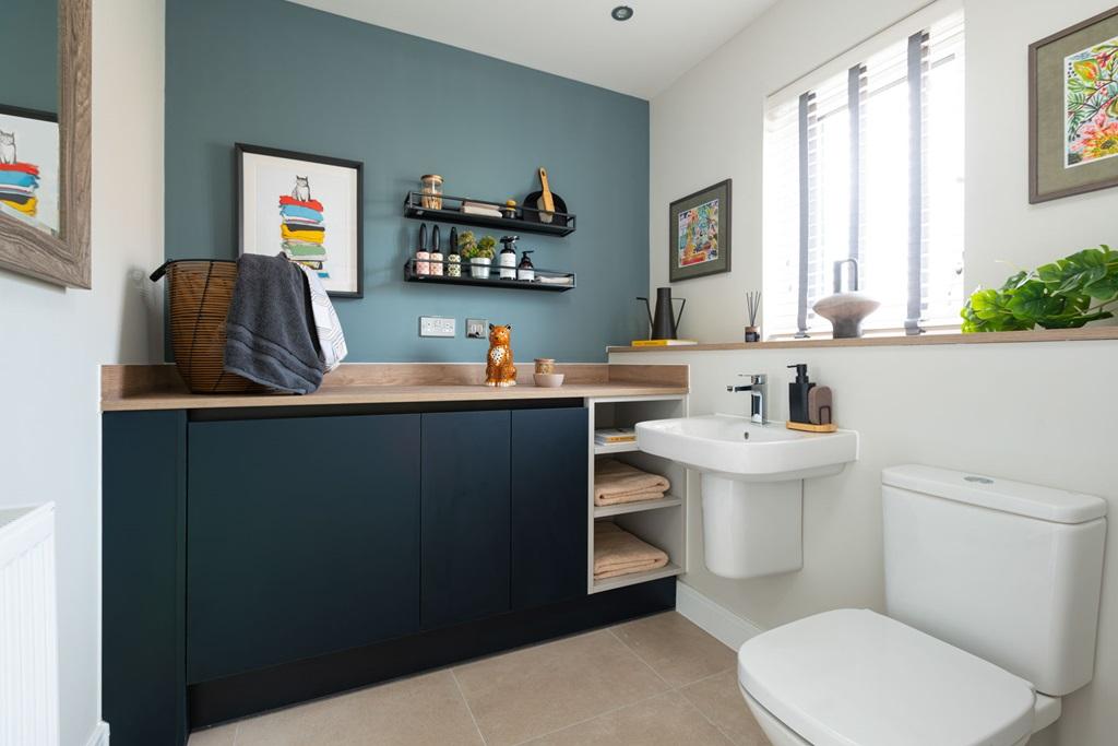 Conveniently combined cloakroom & utility