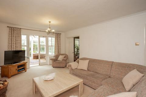 7 Balmoral Close, Leicester, LE2 3PZ