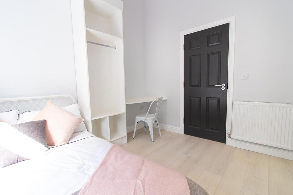 A bright and inviting double bedroom with a cle...