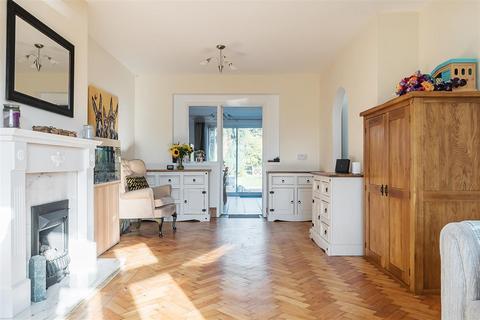3 bedroom semi-detached house for sale, Eastleigh Close, Devizes