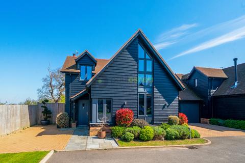 5 Farley Close, Banstead, SM7 3AW