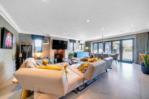 5 Farley Close, Banstead, SM7 3AW