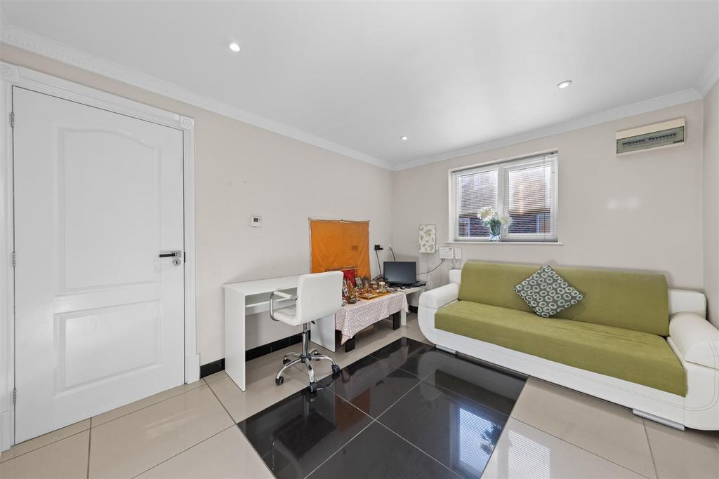95 Bradwell Rd Web38.jpg