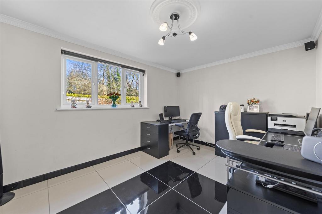 95 Bradwell Rd Web39.jpg