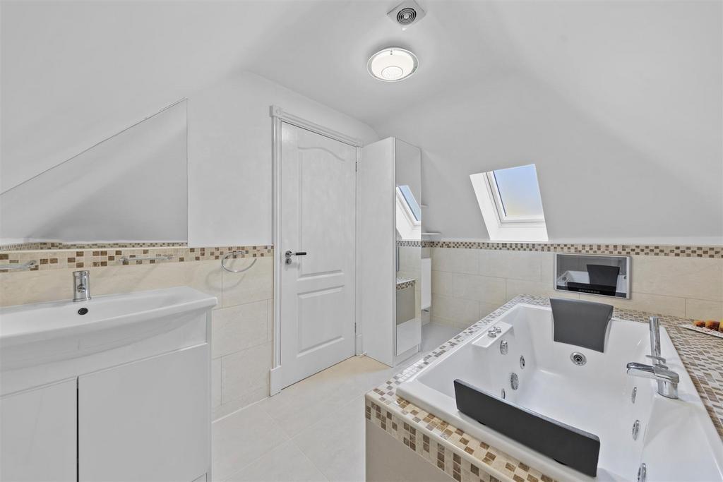 95 Bradwell Rd Web46.jpg