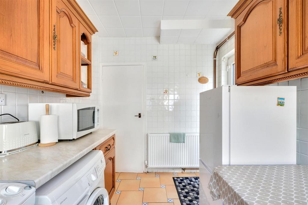 Kitchen 2.jpeg