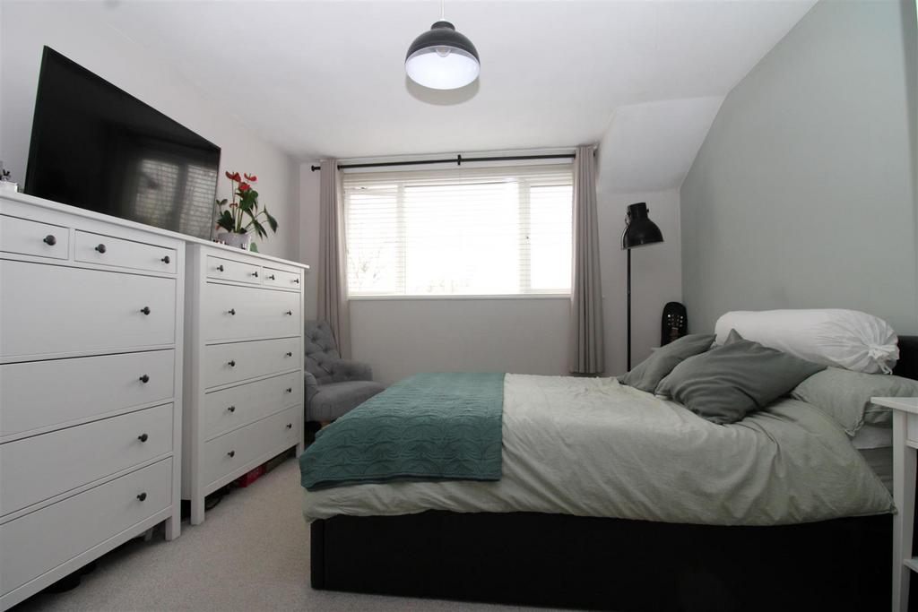 Bedroom 1 again.JPG