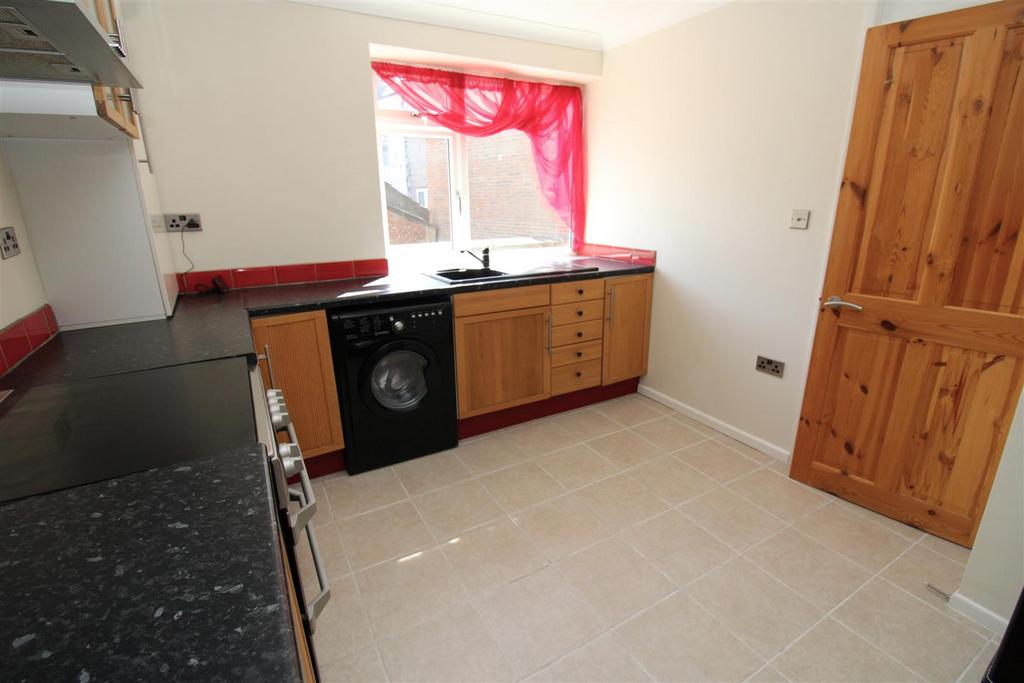 Kitchen 3.JPG
