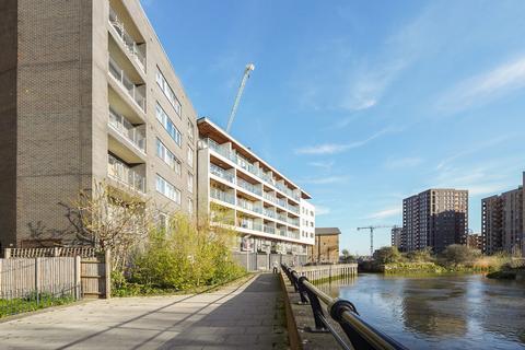 2 bedroom apartment to rent, Highbridge Road, Barking IG11