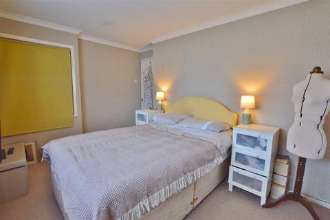 19 Mansel Close, Slough, SL2 5UG