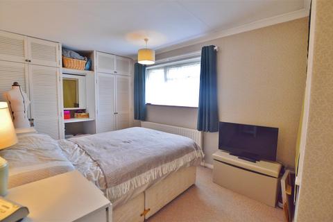 19 Mansel Close, Slough, SL2 5UG