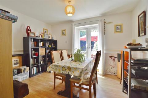 19 Mansel Close, Slough, SL2 5UG