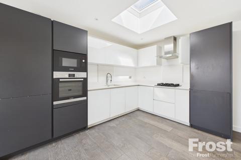 2 bedroom apartment to rent, The Broadway, Farnham Common, Slough, Buckinghamshire, SL2