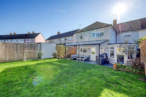 87 Parkfields, Roydon, Harlow, CM19 5JA