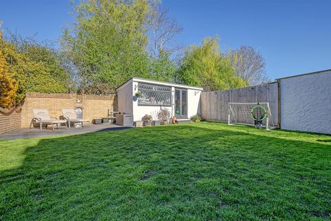 87 Parkfields, Roydon, Harlow, CM19 5JA