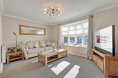 87 Parkfields, Roydon, Harlow, CM19 5JA