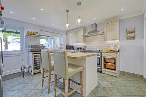 87 Parkfields, Roydon, Harlow, CM19 5JA