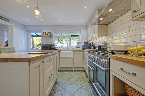 87 Parkfields, Roydon, Harlow, CM19 5JA