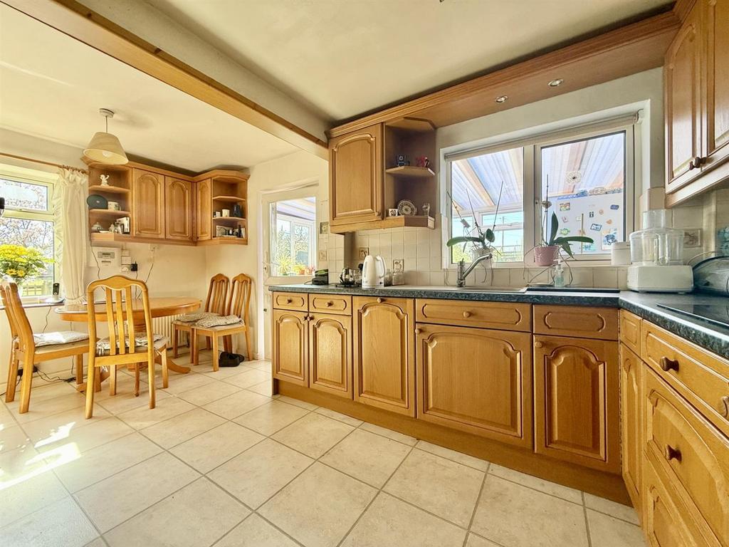 Kitchen Dining2.jpg