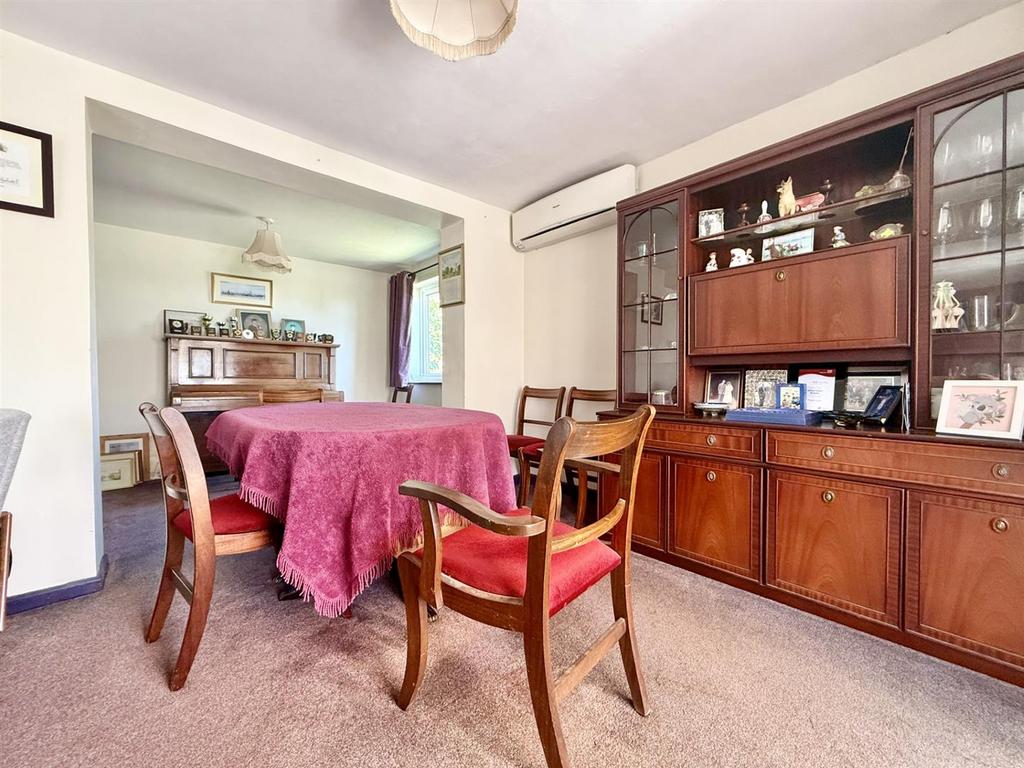 Dining Room.jpg