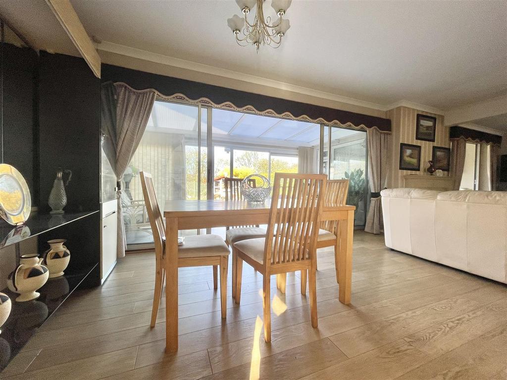 Open Plan Lounge Diner