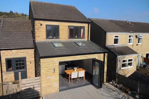 3 bedroom townhouse for sale, Banks Road, Golcar HD7