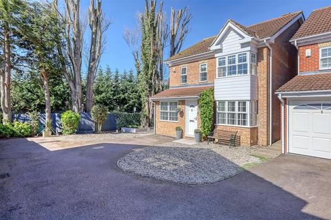 3 bedroom detached house for sale, Lawrence Avenue, Stanstead Abbotts