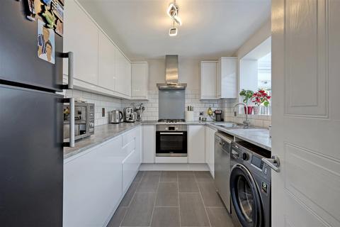 3 bedroom detached house for sale, Lawrence Avenue, Stanstead Abbotts