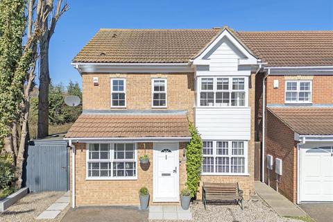 3 bedroom detached house for sale, Lawrence Avenue, Stanstead Abbotts