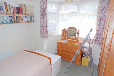 15 Barrow Road, Bournemouth, BH8 0HU