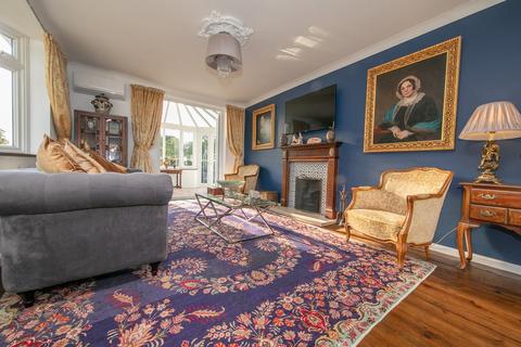 6 bedroom detached house for sale, Wivenhoe Road, Alresford, Colchester, CO7
