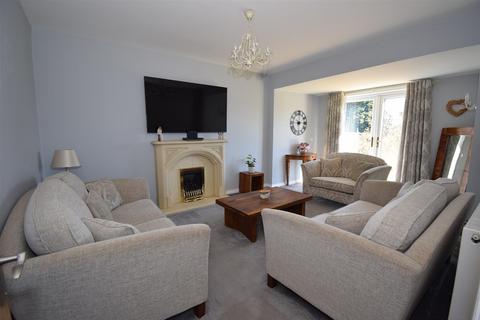 4 bedroom semi-detached house for sale, York Avenue, Jarrow