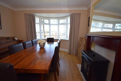 4 bedroom semi-detached house for sale, York Avenue, Jarrow