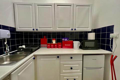 Shop for sale, Hatch Lane, Chingford, E4
