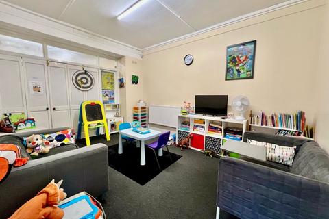 Shop for sale, Hatch Lane, Chingford, E4
