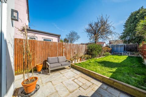 68 Washington Road, Worcester Park, KT4 8JH