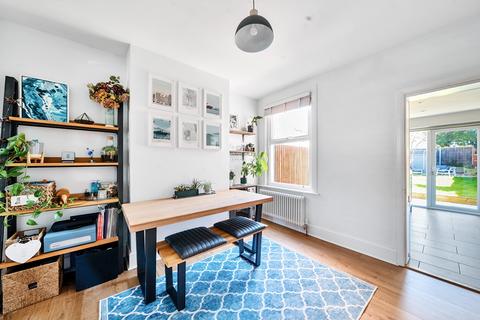 68 Washington Road, Worcester Park, KT4 8JH