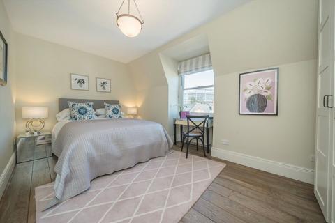 69 Silver Crescent, London, W4 5SF