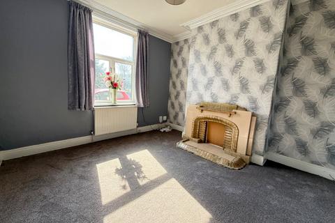 2 bedroom terraced house to rent, Fell Lane, Keighley, West Yorkshire, BD22