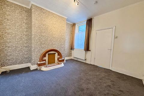 2 bedroom terraced house to rent, Fell Lane, Keighley, West Yorkshire, BD22