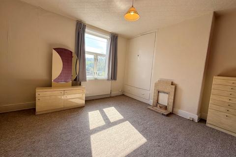 2 bedroom terraced house to rent, Fell Lane, Keighley, West Yorkshire, BD22