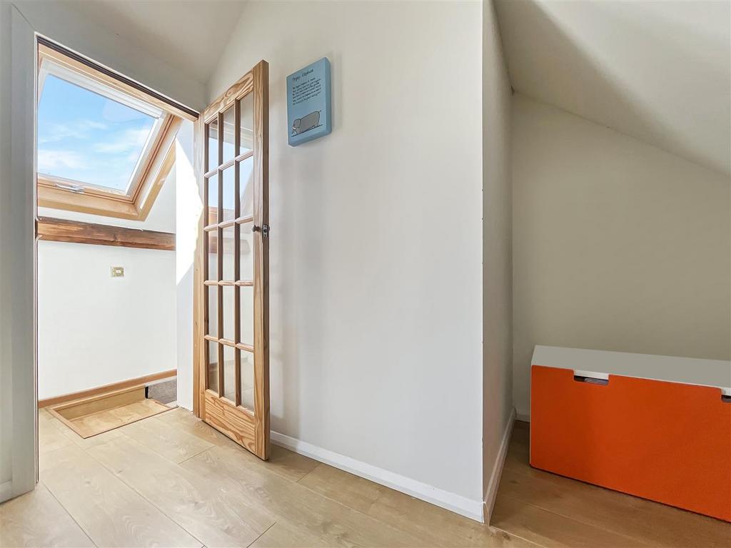 2nd Floor Landing
