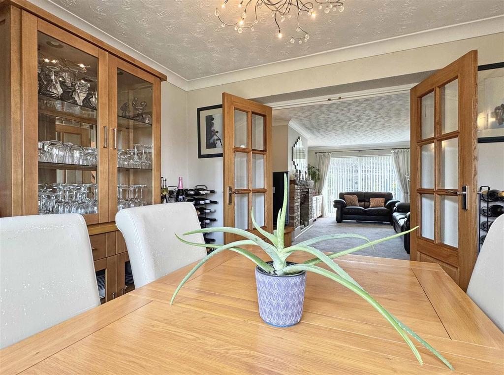 Dining Room b.jpg