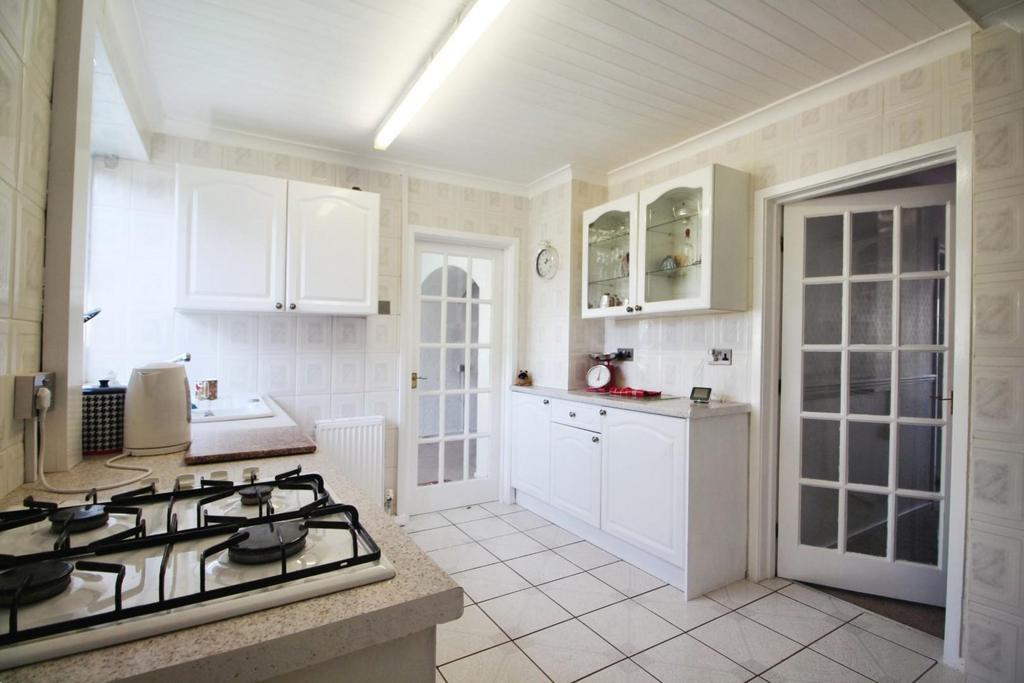 Kitchen 3.JPG