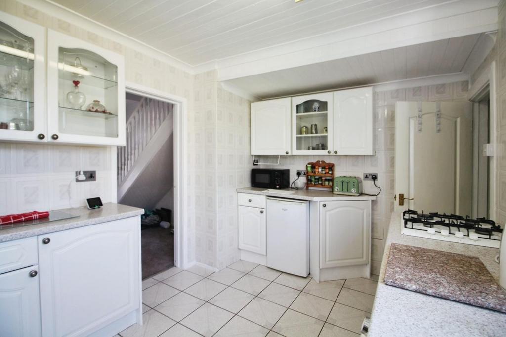 Kitchen 2.JPG