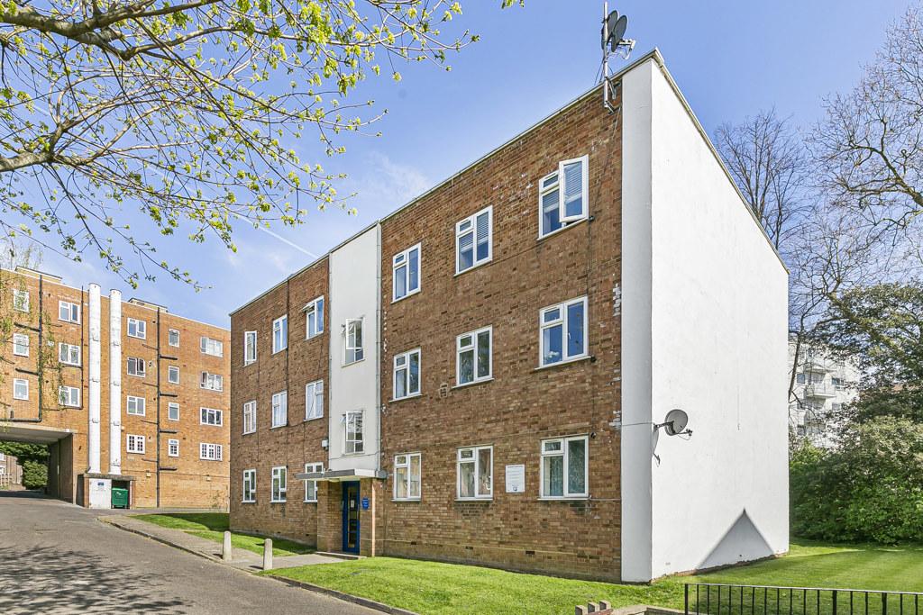 Sw16 Leigham Court Road, London, SW16 2 bed apartment for sale - £320,000