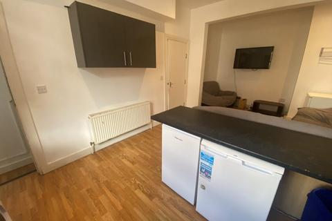 undefined, Delph Mount, Woodhouse, Leeds, LS6 2HS